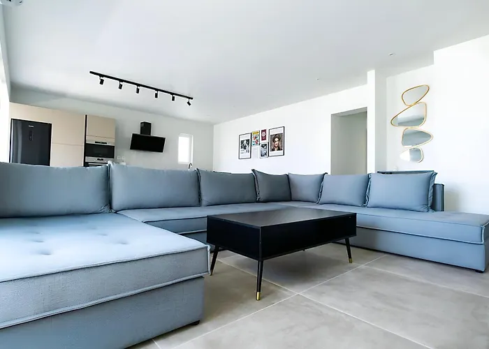 Mairyloy City Luxury Apartment